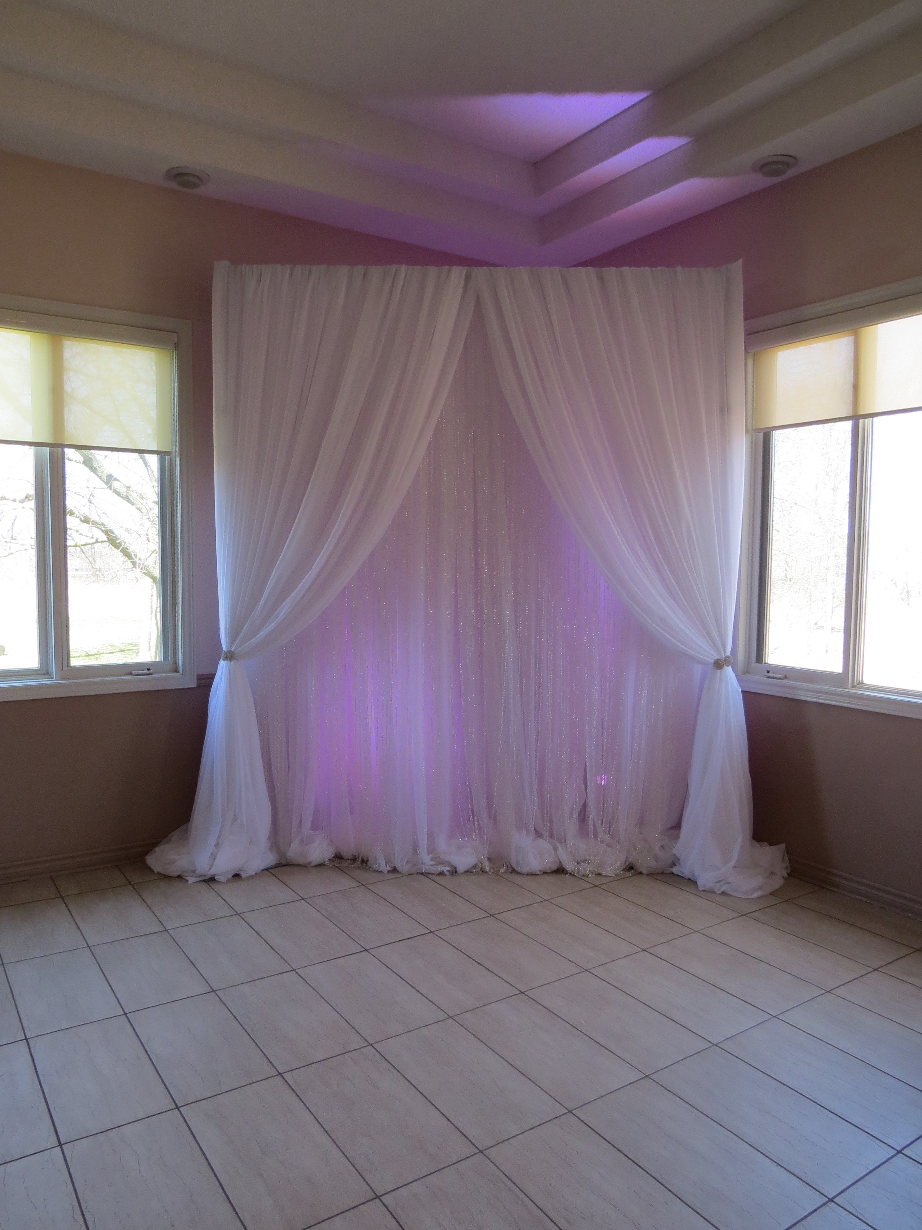 Gizio Club wedding backdrop