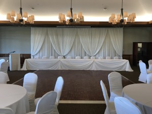 legends on the niagara wedding head table backdrop